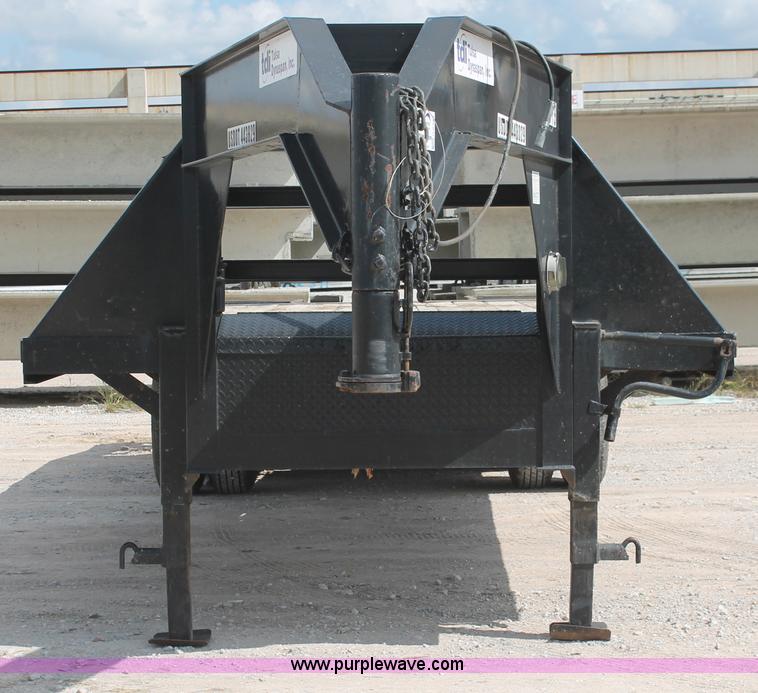 image for item H8483 2000 L&L 20' gooseneck trailer