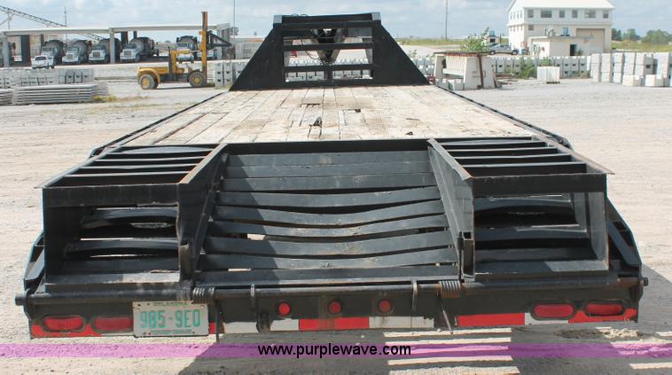 image for item H8483 2000 L&L 20' gooseneck trailer