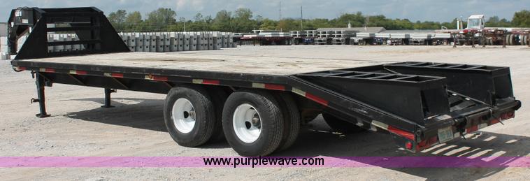 image for item H8483 2000 L&L 20' gooseneck trailer