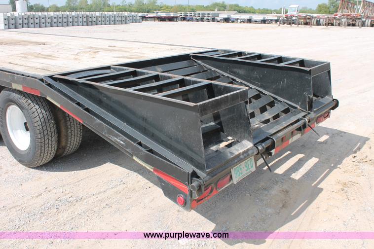 image for item H8483 2000 L&L 20' gooseneck trailer