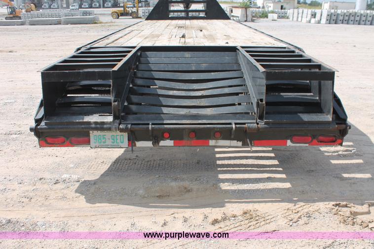 image for item H8483 2000 L&L 20' gooseneck trailer