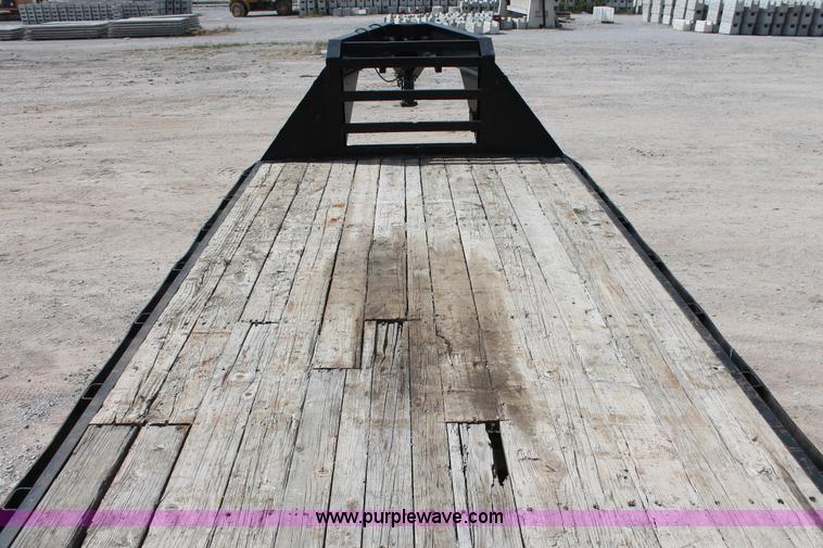 image for item H8483 2000 L&L 20' gooseneck trailer