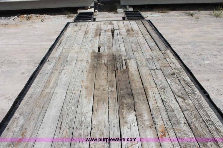 image for item H8483 2000 L&L 20' gooseneck trailer