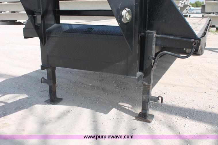 image for item H8483 2000 L&L 20' gooseneck trailer