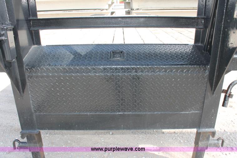 image for item H8483 2000 L&L 20' gooseneck trailer