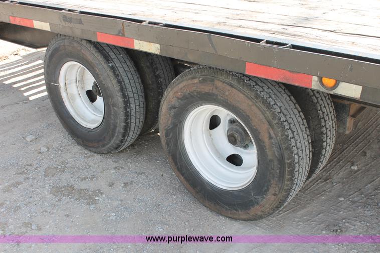 image for item H8483 2000 L&L 20' gooseneck trailer