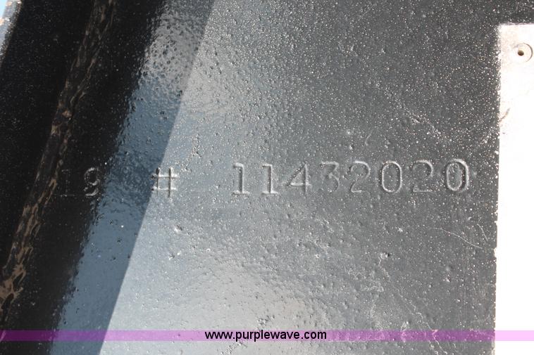 image for item H8483 2000 L&L 20' gooseneck trailer