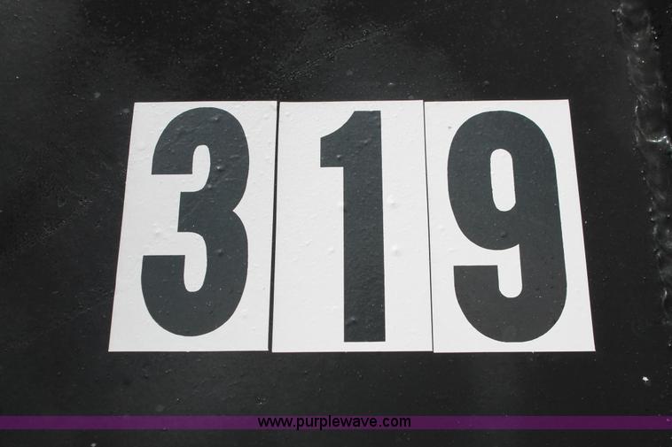 image for item H8483 2000 L&L 20' gooseneck trailer