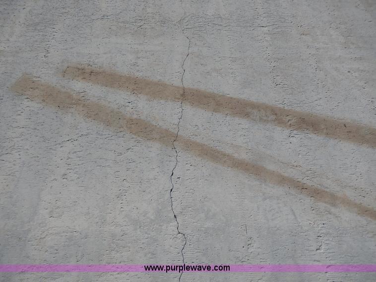 image for item H9691 (2) assorted hollow core planks