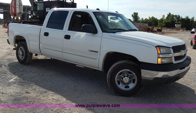 image for item I4269 2005 Chevrolet Silverado 1500HD pickup truck