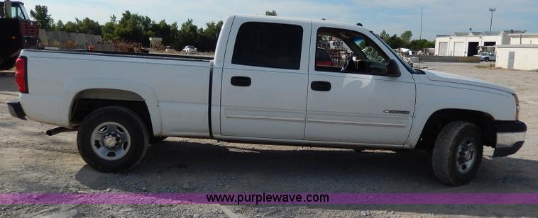 image for item I4269 2005 Chevrolet Silverado 1500HD pickup truck