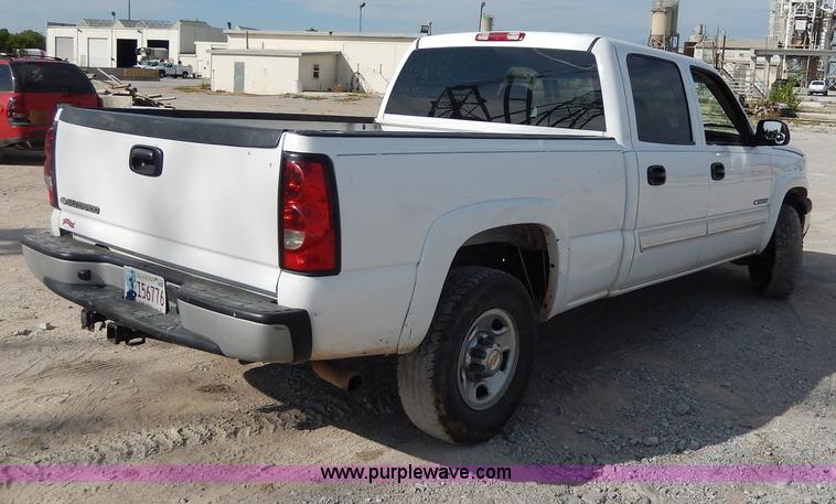 image for item I4269 2005 Chevrolet Silverado 1500HD pickup truck