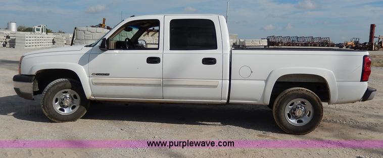 image for item I4269 2005 Chevrolet Silverado 1500HD pickup truck