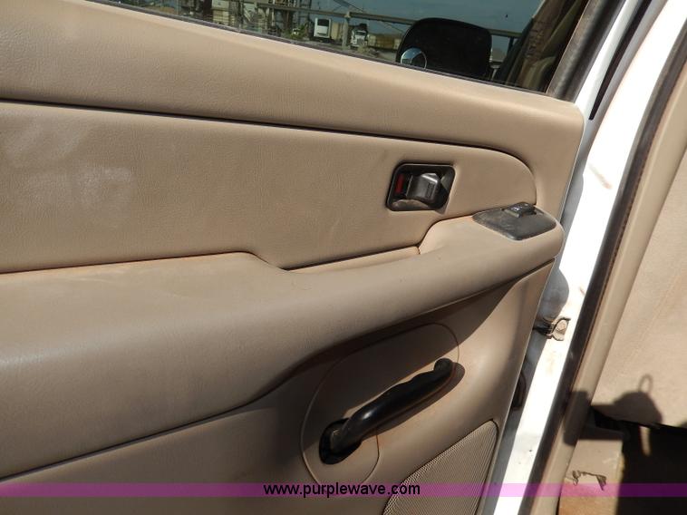 image for item I4269 2005 Chevrolet Silverado 1500HD pickup truck