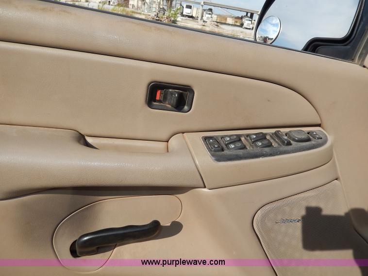 image for item I4269 2005 Chevrolet Silverado 1500HD pickup truck