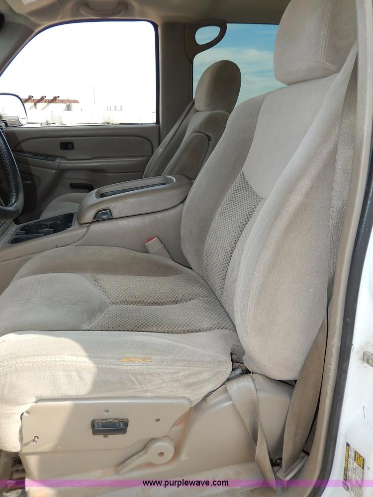 image for item I4269 2005 Chevrolet Silverado 1500HD pickup truck