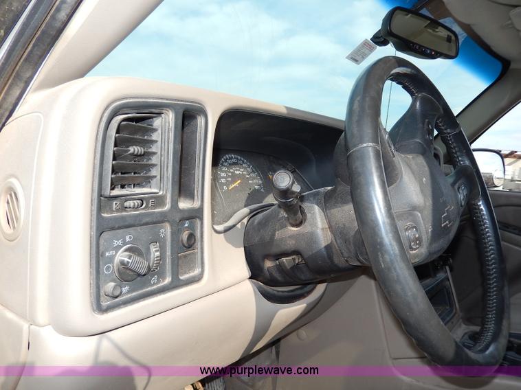 image for item I4269 2005 Chevrolet Silverado 1500HD pickup truck