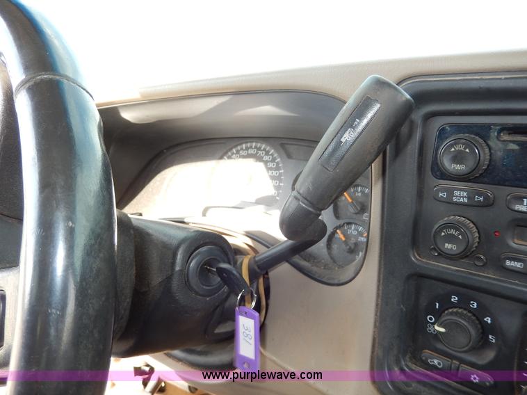 image for item I4269 2005 Chevrolet Silverado 1500HD pickup truck