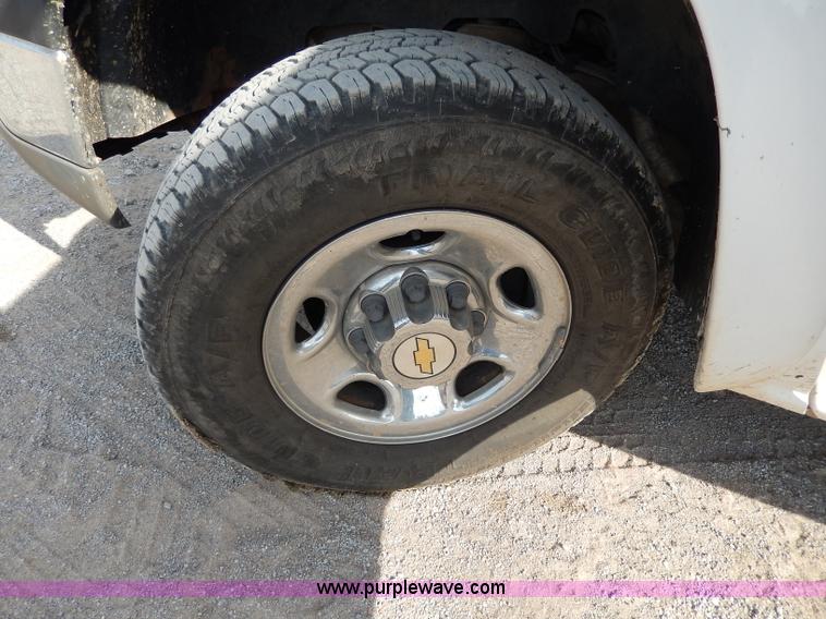 image for item I4269 2005 Chevrolet Silverado 1500HD pickup truck