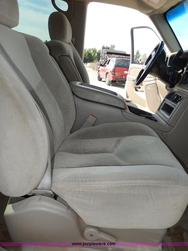 image for item I4269 2005 Chevrolet Silverado 1500HD pickup truck