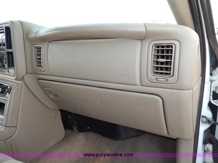 image for item I4269 2005 Chevrolet Silverado 1500HD pickup truck