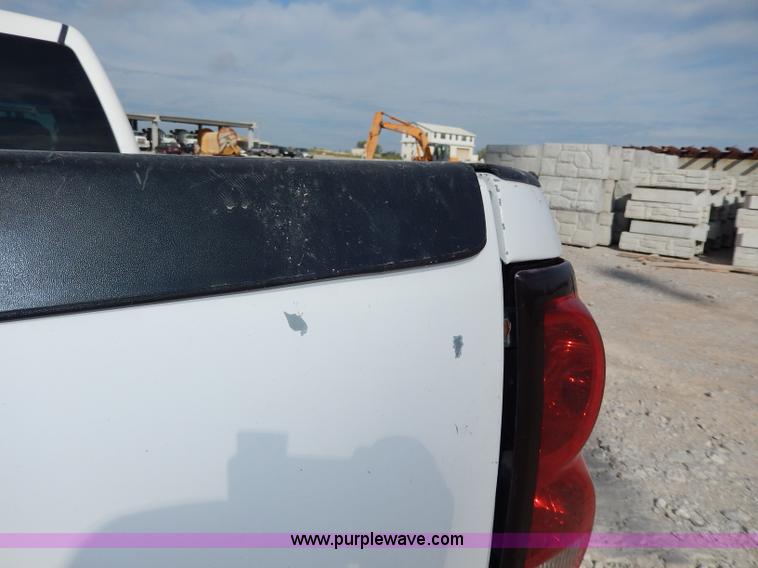 image for item I4269 2005 Chevrolet Silverado 1500HD pickup truck