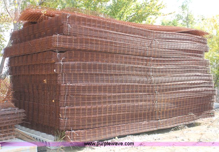 image for item I4701 Assorted concrete wire mesh panels