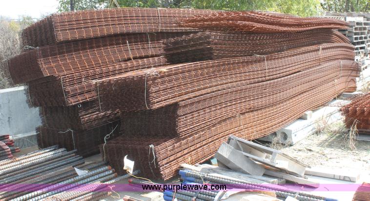 image for item I4701 Assorted concrete wire mesh panels