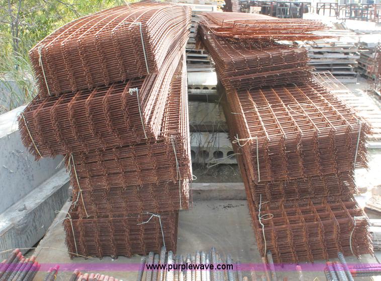 image for item I4701 Assorted concrete wire mesh panels