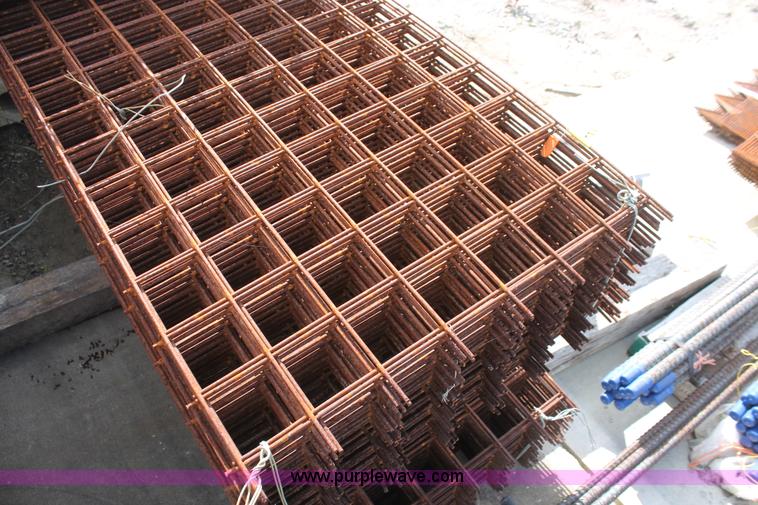 image for item I4701 Assorted concrete wire mesh panels