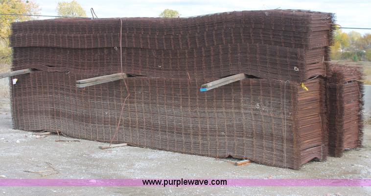 image for item I4701 Assorted concrete wire mesh panels