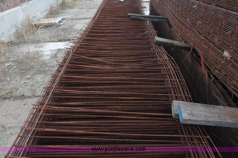 image for item I4701 Assorted concrete wire mesh panels