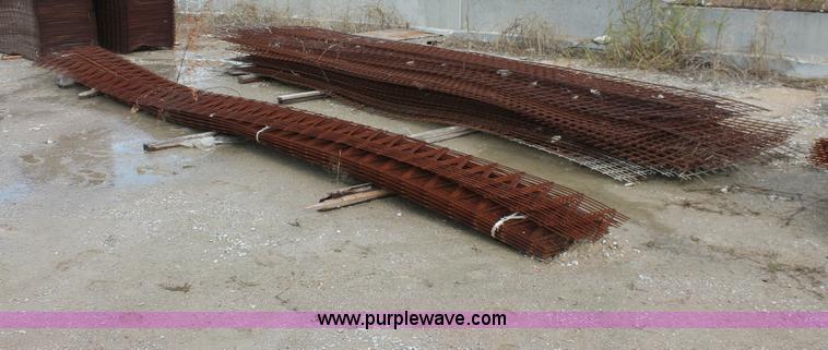 image for item I4701 Assorted concrete wire mesh panels