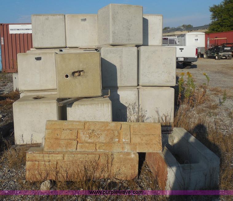 image for item I4729 (27) square concrete ecology blocks