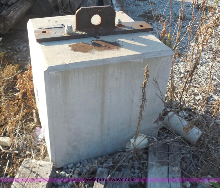 image for item I4729 (27) square concrete ecology blocks