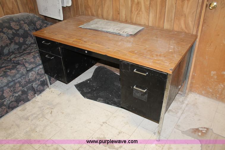 image for item I4731 1996 three room modular work site trailer