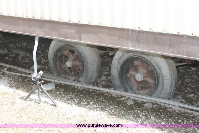 image for item I4731 1996 three room modular work site trailer