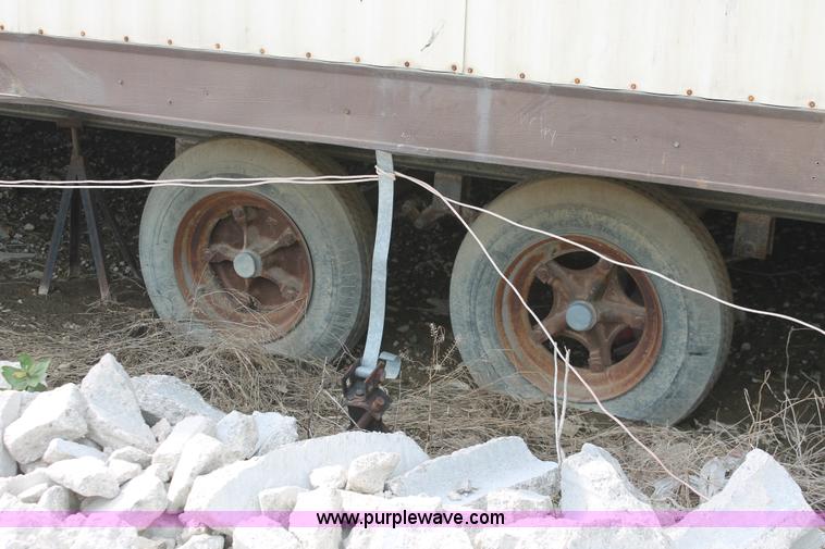 image for item I4731 1996 three room modular work site trailer