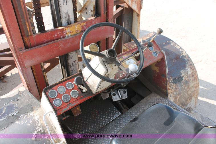 image for item I4733 1980 Hyster H300B forklift