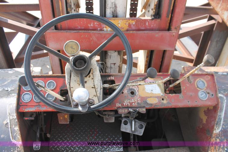 image for item I4733 1980 Hyster H300B forklift