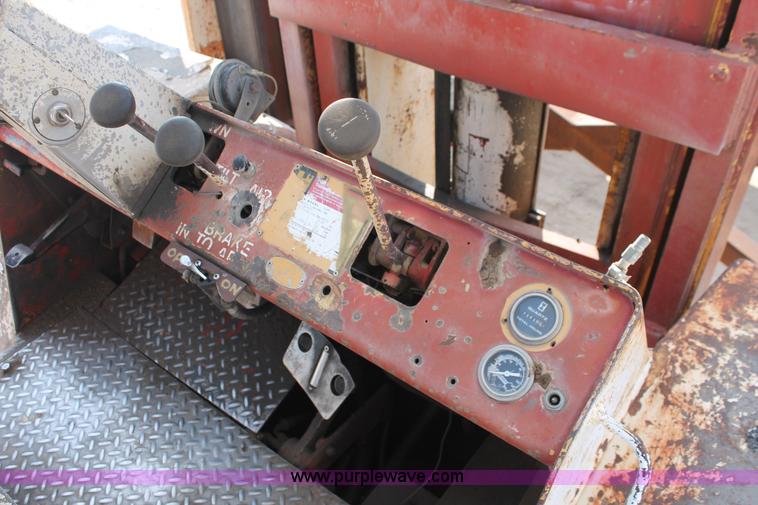 image for item I4733 1980 Hyster H300B forklift