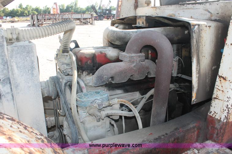 image for item I4733 1980 Hyster H300B forklift