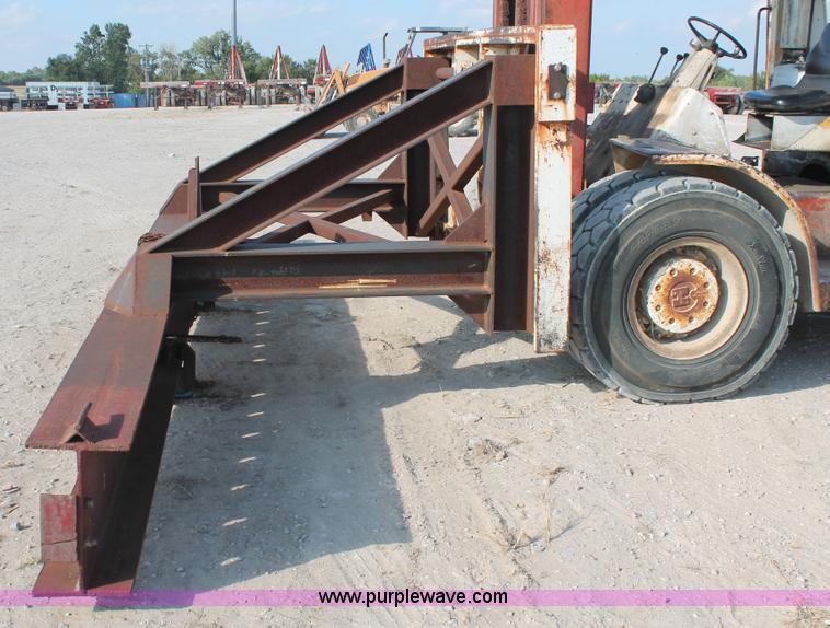 image for item I4733 1980 Hyster H300B forklift