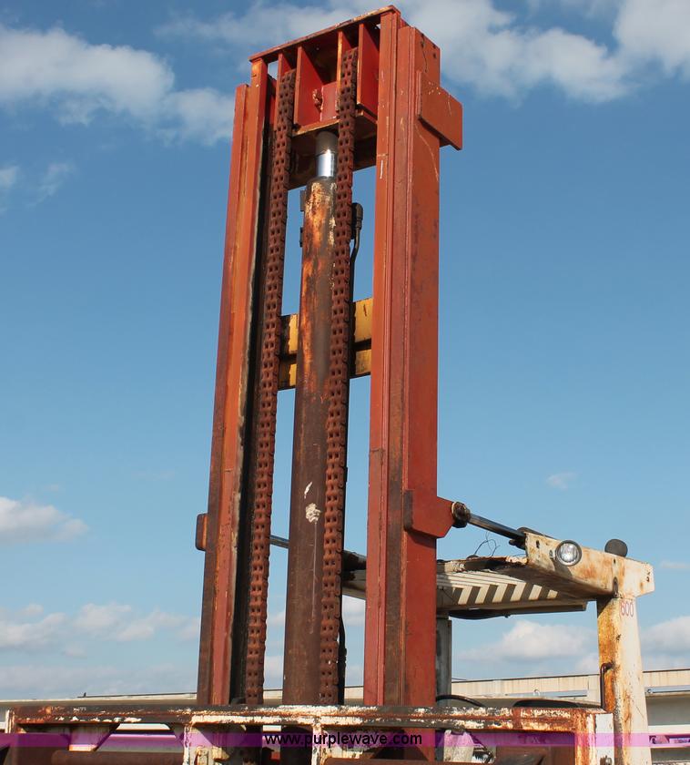 image for item I4733 1980 Hyster H300B forklift