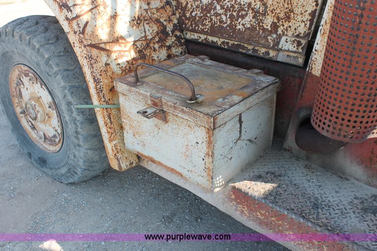 image for item I4733 1980 Hyster H300B forklift