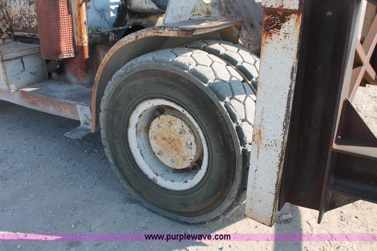 image for item I4733 1980 Hyster H300B forklift