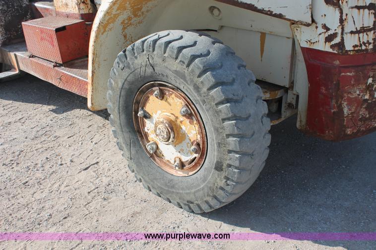 image for item I4733 1980 Hyster H300B forklift