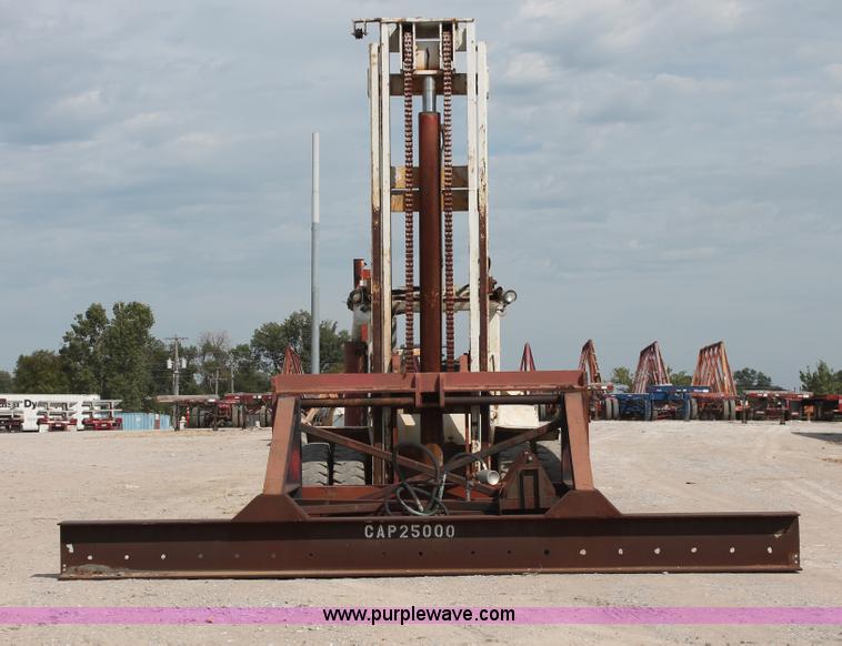 image for item I4734 1980 Hyster H300B forklift