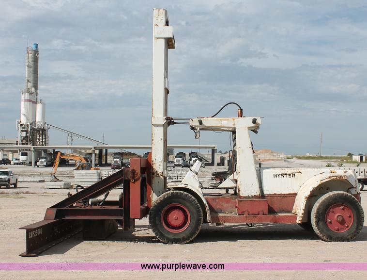 image for item I4734 1980 Hyster H300B forklift