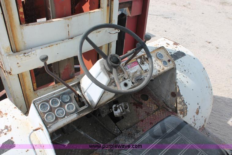 image for item I4734 1980 Hyster H300B forklift